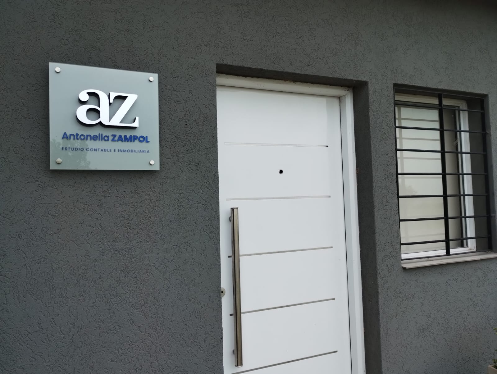 entrada del estudio az
